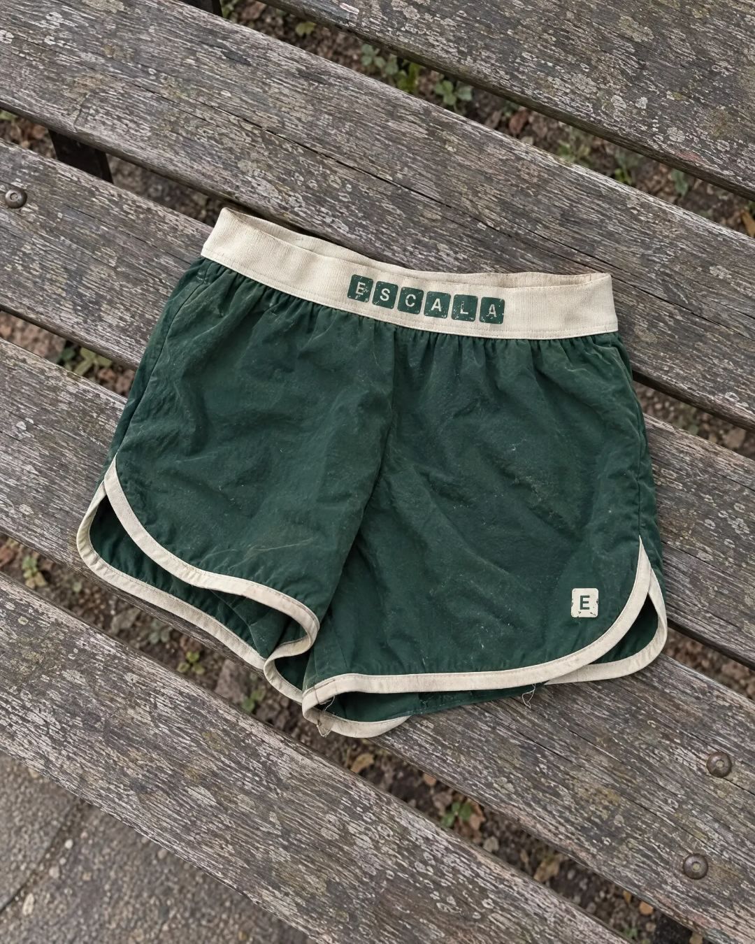 Short 01 verde con elástico crema